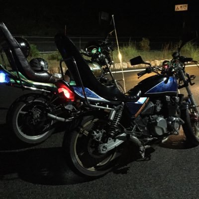 ドラッグスター400とZRX400売ります。 不具合はありません。状態は非常にいい単車です。 気になる方はDMよろしくお願いします。