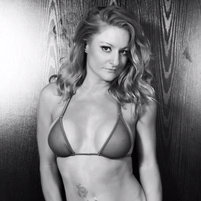 MiaShellyAmore's profile picture. Music UK Top 40