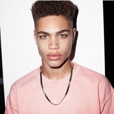 briantheroyals's profile picture. 