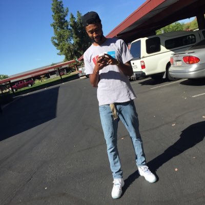 Goofy footed skater from Miami who loves the SneakerGame and also, just tryna make it. Oh yeah Follow my YouTube Channel. Link in the bio