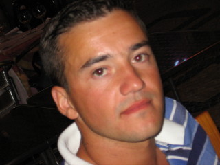 opistola's profile picture. Tentando viver o dia a dia...hora após hora...minuto a minuto...segundo a segundo..pintelésimo a pintelésimo