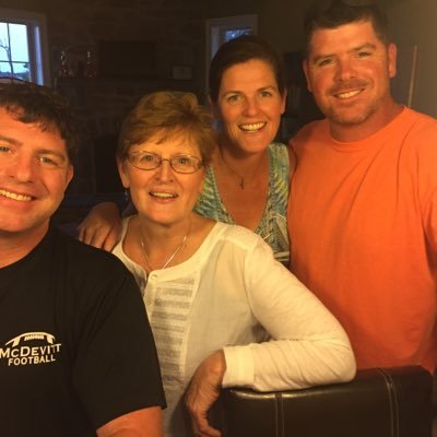 married, Mother of 5 loves time with family and friends while working full time as a PT and involved with volunteer opportunities. Life is short, live it large!