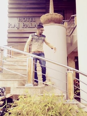 Deep_kasar's profile picture. Simple living high thinking.....😊👍