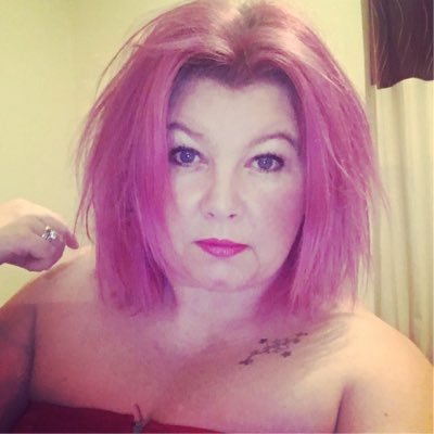 fun loving mum & wife, I have two sons 21 & 9. love life, films, music & wine