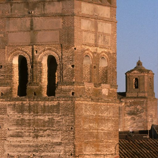 Turismo Madrigal de las Altas Torres
Plaza del Cristo
Teléfono: 920320699/661502613
email:madrigalturismo@gmail.com
       turismo@madrigaldelasaltastorres.es