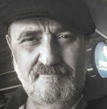 Artista-pintor Aragonés . Tengo 62 años y llevo 41 años de profesión artística .
A lo largo de mi vida jamás ví tanta mierda en mi país , por eso soy de PODEMOS