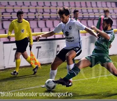 Jugador del Burgos F.C. Ex Astorga, S.D.Ponferradina, Cordoba F.C. y R.C.Deportivo de la Coruña. Estudiante de psicología en la UNED