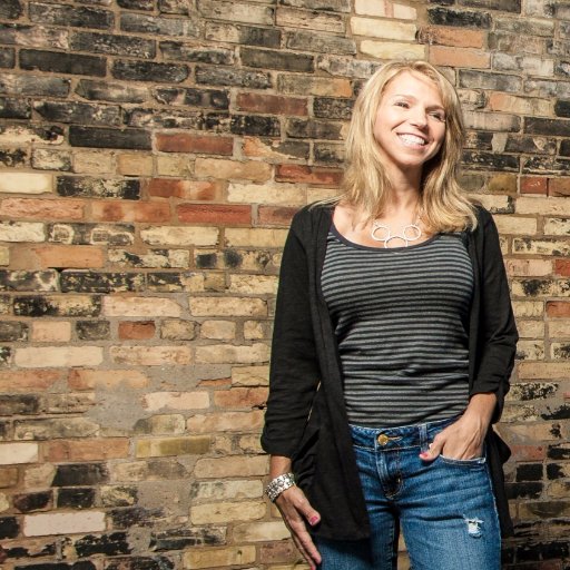 I help entrepreneurs, coaches & consultants become published authors, then teach them how to use their book to elevate their visibility & scale their business.
