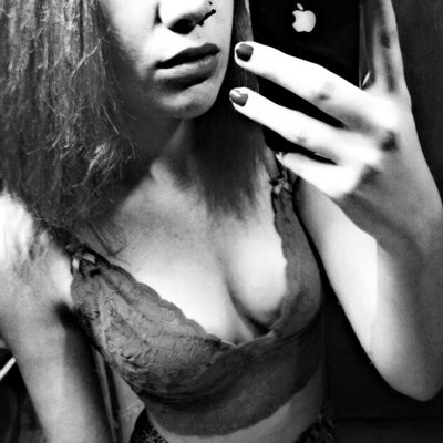 Amo el infierno que se desata entre tu piel y mi piel🔥|| †.Trato de romper las cadenas, pero las cadenas solo me rompen a mi.†.|| al final estamos todos locos✘