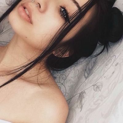 dobrevtrades's profile picture. hi, i'm Alice. {looking for 1 Ed Westwick dm}