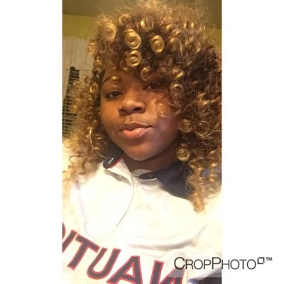 18 yrs of Age 😎💨| Gemini ♊️| Single 😇| Continue resting easy Madre 🙏🏽💕| BC20 📚 Music Major 🎶