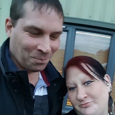 im a witch love metal/rock music have a few mental illnesses e.u.s.d (b.p.d) and love wrestling and am madly in love with my hubby