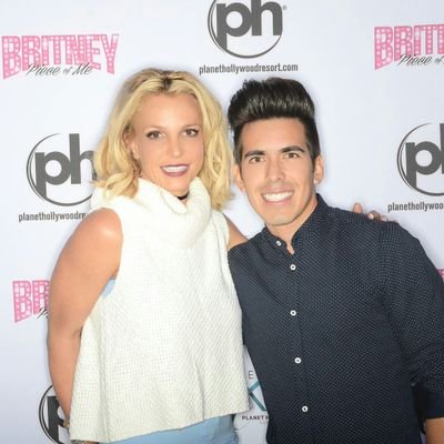 Met @BritneySpears twice + she asked if she could touch my hair!
Proud #BritneySpears fan since 1998! Followed by Britney + her team
#FreeBritney 💪🏻🌟