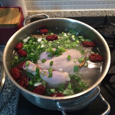 primeirohomcouv's profile picture. Desigualdade pobreza poluição guerra