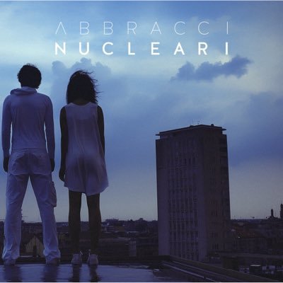 Abbracci Nucleari è il nome di un duo nato tra Rahma Hafsi (cantante classe 1986) e Marco Rigamonti (Producer/Dj classe 1978) .