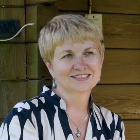 Mother, blogger and freelance business consultant.