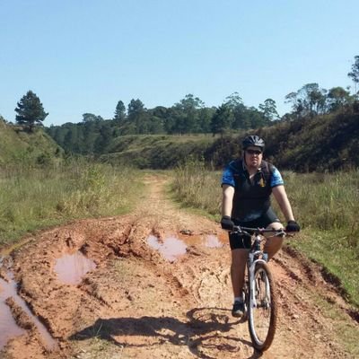 apaixonado por bike, rock, minha família e amigos