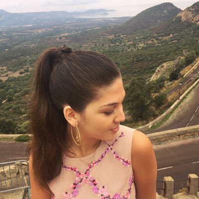 lealeoni11's profile picture. 