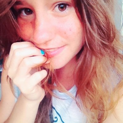 Mi afición, imaginar. Mi sueño, ya esta encontrado. Mi vicio, escribir. Mi vida, seguir soñando.