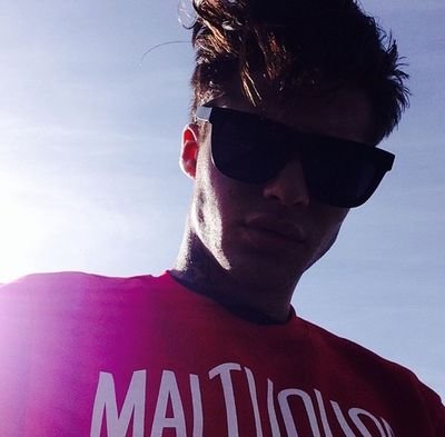 AlexanRPGRIVER's profile picture. Attrape la par les cheveux comme un taureau par les cornes.