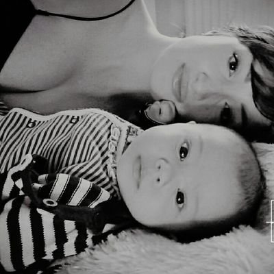 #Mumspiration.no1 to Eden Lissett, our little Canadian cutie!Sharing our new journey as a trio!
Mum hair don't care!