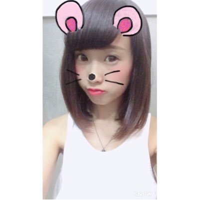 もう使いません ベルベットネイル 汚くなる覚悟でやったけど 短期間やし全然いい 笑 敷き詰めと２人のイニシャルも 入れたし今回も満足 T Co Puaxq2wpoq