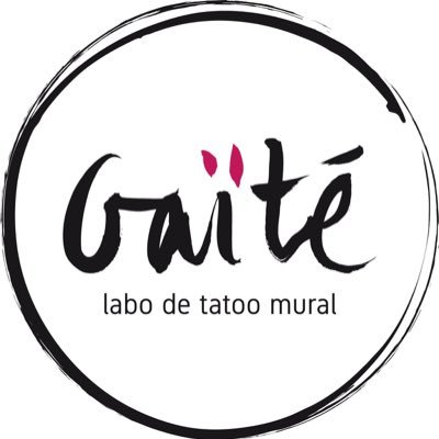Gaïté est un laboratoire de tatoo mural : nous stickons vos murs comme un tatoueur tatouerait votre peau.