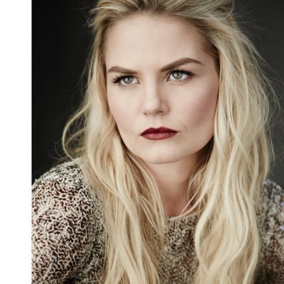 AQueensSwan_'s profile picture. | Literate | Descriptive |