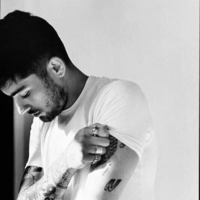 milesearthrpg's profile picture. C'est l'illusion toute entière qui vit en moi.