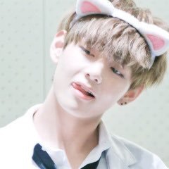 FanBoy. Multifandom. Want to make friends. Will buy you albums if we are close. 😁 I live in seoul!
