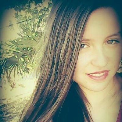 Soy una mujer feliz, agradezco a dios por todo lo que me dado, me coincidero una mujer fuerte, luchadora y con muchos sueños y metas que cumplir..