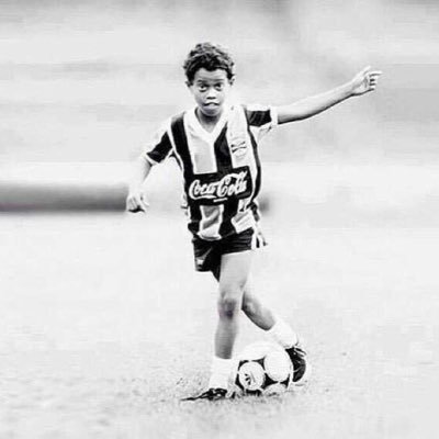 SFootball_'s profile picture. SFoot est un compte de sondages pour les fans de foot. Vous pouvez retweeter les sondages pour étendre la communautée.