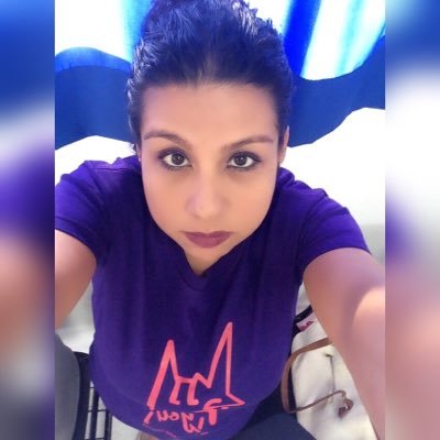 ❤ Me coge de la mano, me atrae hacia él y yo me dejo caer en sus brazos, mi lugar preferido en todo el mundo. ❤