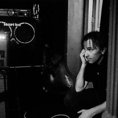 Gary.  Guitar tech for Trampolene, Peter Doherty, Carl Barat & The Libertines. Quote-can't keep time, has no rhythm. AetM
https://t.co/O7sXW7hPzx