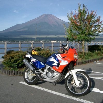 Sammy6655's profile picture. 千葉県出身、横浜市在住。バレーボール観戦とバイクツーリングを楽しむオジサンです。アマチュア無線、フリーライセンス無線も少しだけやってます。