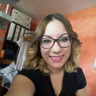 hermana de San Bernardo muy cofrade si señor..!!! Enamorada del pueblo mas bonito del mundo mi Rota querida.!! BARRIERA conponente de btc Presentación al pueblo