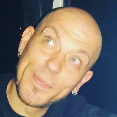 vinymasxmenos's profile picture. Haz lo que nunca has hecho, veras lo que nunca has visto.