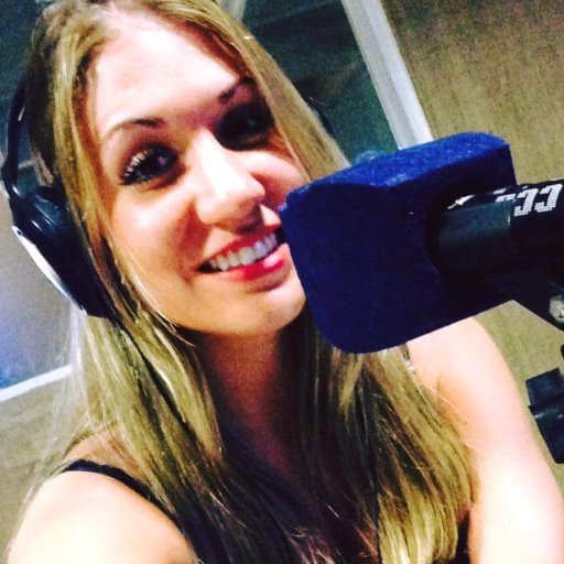 saralonsomedios's profile picture. 💻 #CommunityManager |✏️#Periodista | 🛩 #LogisticsManagement |🏃🏼‍♀️Exatleta internacional de la selección española 20km.