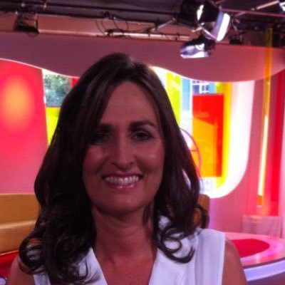 Food Stylist and Consultant. Recipe Developer. Food Specialist on Prynhawn Da, S4C. Steilydd ac Ymgynghorydd Bwyd. Datblygydd Ryseitiau. Prynhawn Da, S4C.