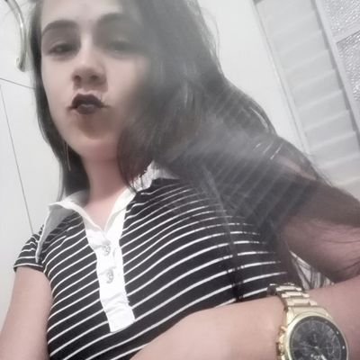 - Ela é como um livro, muitos sabem o nome, poucos sabem a história. 📖🌸