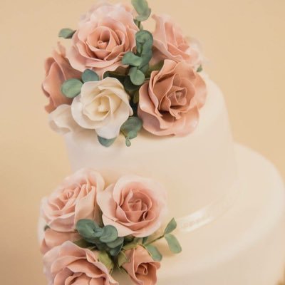 blossbloomsugar's profile picture. Specialising in bespoke hand crafted sugar flower cake toppers for Wedding & special occasion cakes. #weddingcakes. Check out our Etsy shop