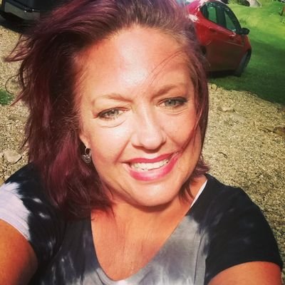 Wife, #Mompreneur, #Fashionista, Lover of Makeup, Clothes, and decorating my brand new, much smaller, dream Lake Home. Selling the best shapewear on the market.