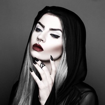 DarknessBloomed's profile picture. ❝A flower that blooms in darkness is doomed to wither. ❞ Mother of Legolas, wife of Thranduil. 【RP/OC/LoTR/18+/MC】#Archaic