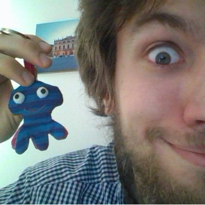 VengoNonVengo's profile picture. Speculo sui massimi sistemi, mi innamoro dei piccoli particolari. 
Post-doc at @DAFNAE_UniPD, consigliere comunale