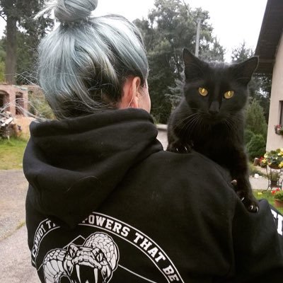 pro cat herder / green tea & intersectional feminism / tweets in English, Czech, German