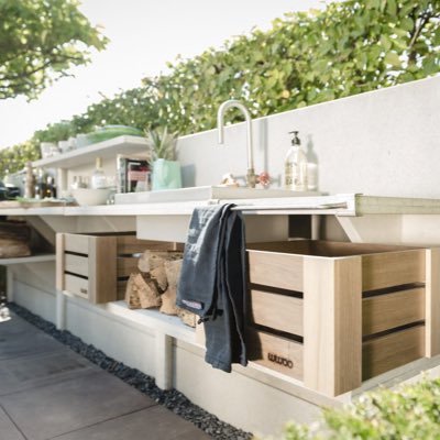 Dutch designed, British manufactured WWOO® concrete outdoor kitchens. Create a unique outdoor kitchen tailored to suit your personal needs, space and budget.
