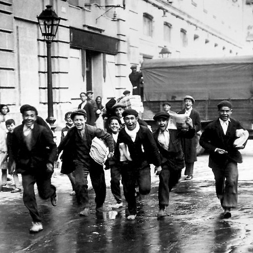 Miguel Ángel Barroso. Periodista tratando de flotar en el Maelstrom. @abc_es. Imágenes: Moby Dick y voceadores vendiendo periódicos en Madrid, 1928.