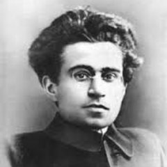 1891-1937 Italia
Intelectual y activista político fundador del Partido Comunista. Capaz de producir una gran obra escrita mientras estaba en la cárcel.