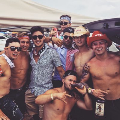 91_ted's profile picture. • StFX 19' • Always Look Forward •