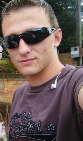 A vida é curta... Quebre regras, perdoe rapidamente, beije demoradamente, ria incontrolavelmente, e nunca deixe de sorrir...